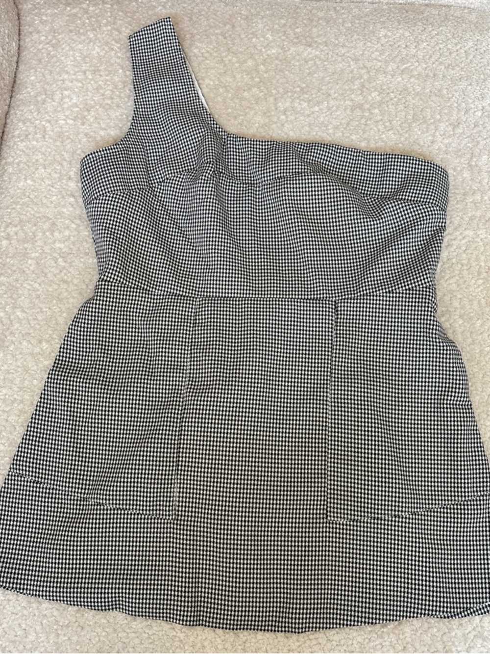 One-Shoulder Black and White Gingham Top w pockets